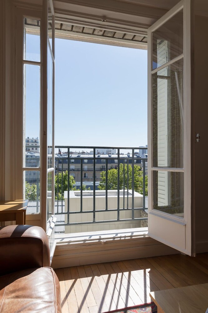 Eiffel Park Peaceful 1 Bedroom Apt Near the Eiffel Tower