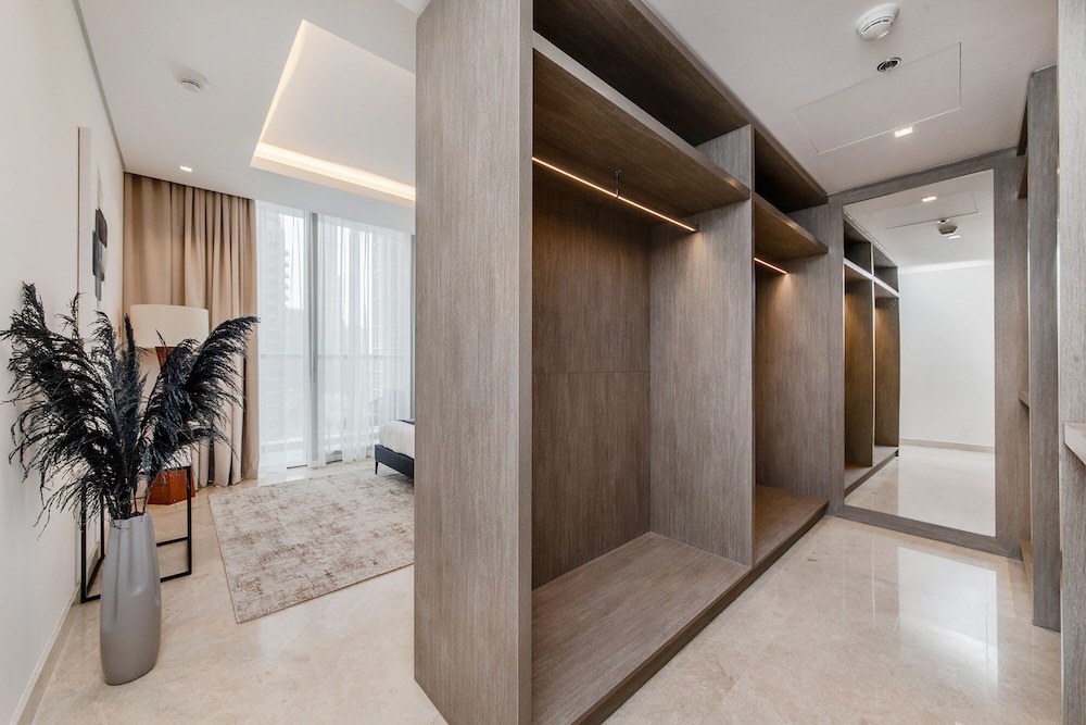Luxe 3BR with Burj Khalifa view