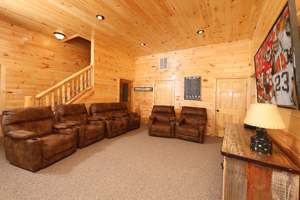Picture Perfect 7 Br cabin by RedAwning