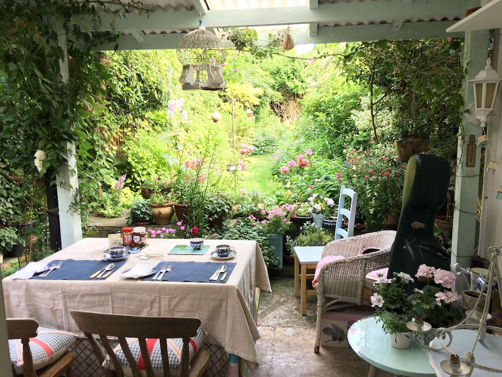 Arts & Bichons B&B