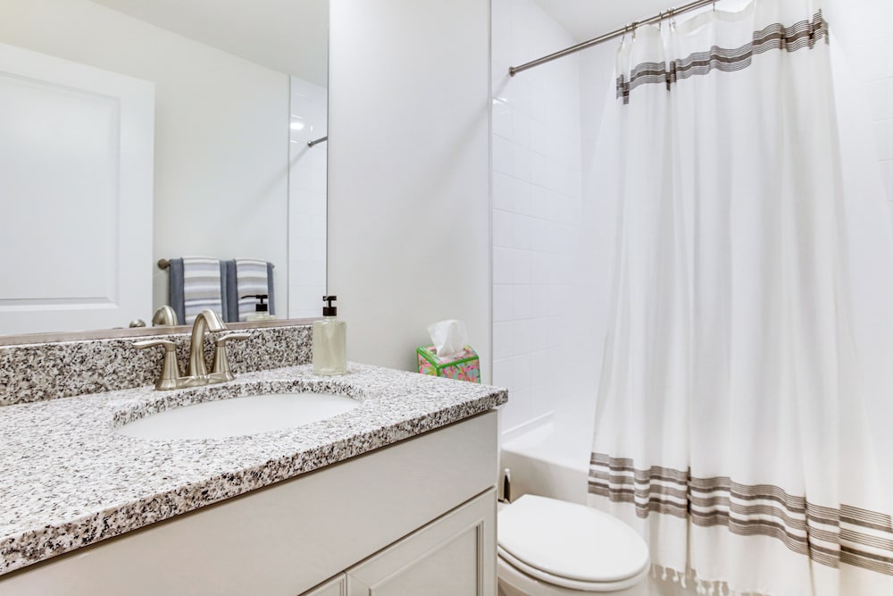 < 1 Mi to Dtwn: Waterfront Townhome in Cambridge!
