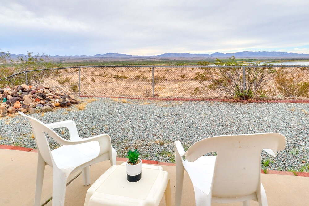 5 Mi to River: Topock Boating & Off-roading Oasis!