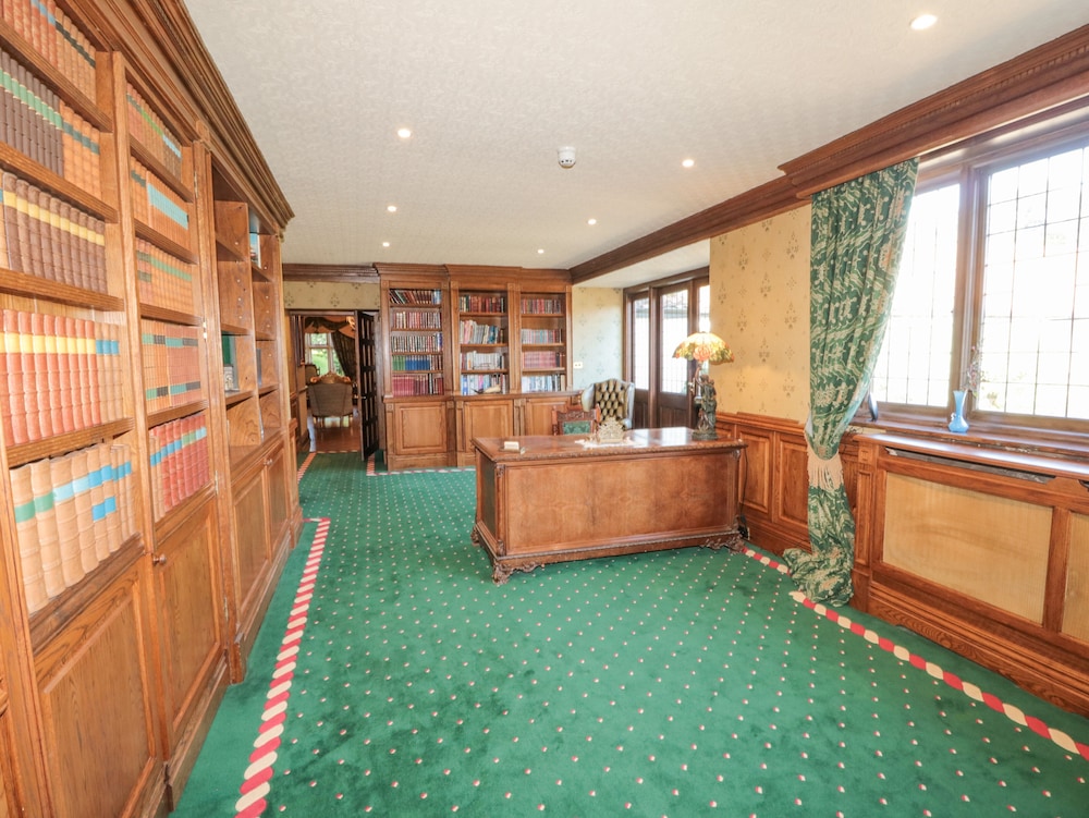 Highcliffe Manor