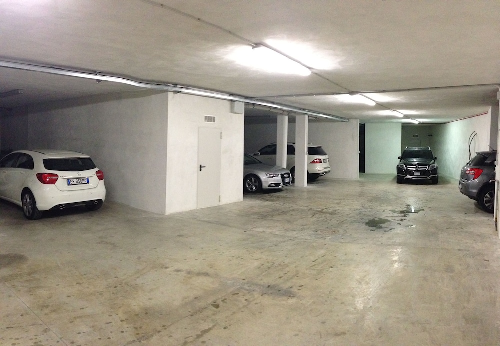 Eremes Rooms & Apartments