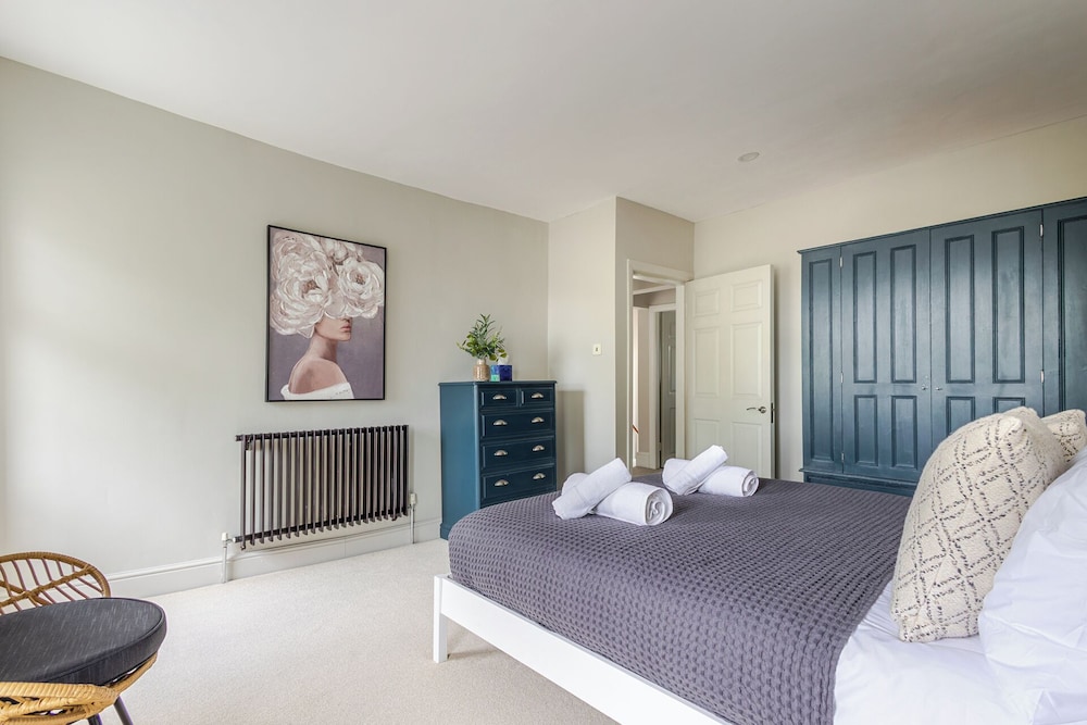 Stylish 5BD Townhouse in Leamington Spa