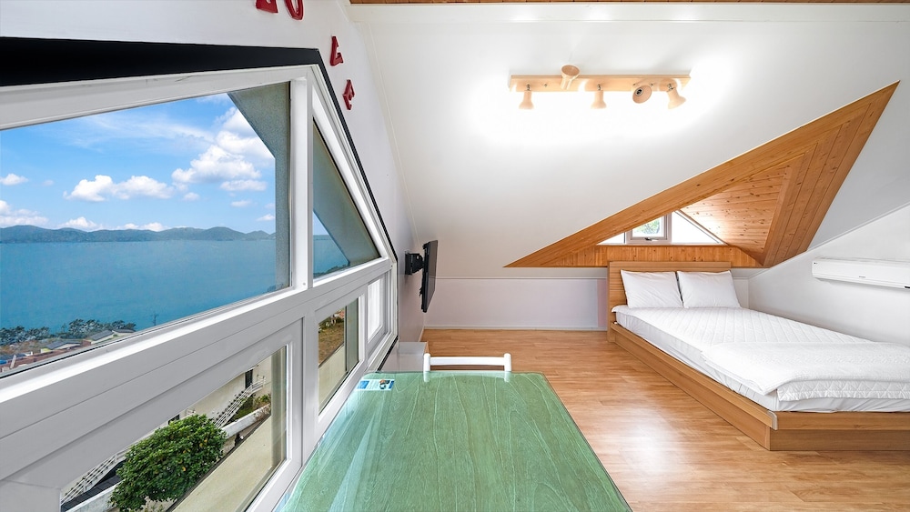 Namhae Montmartre Pension