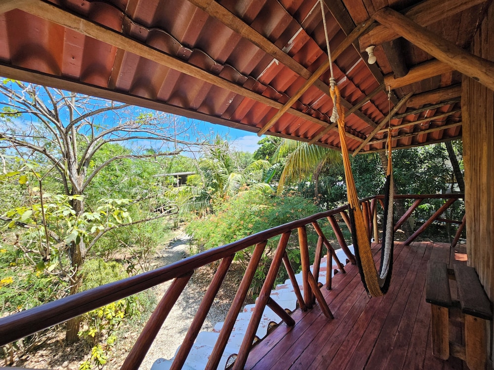 Don Jons Lodge -Surf & Yoga