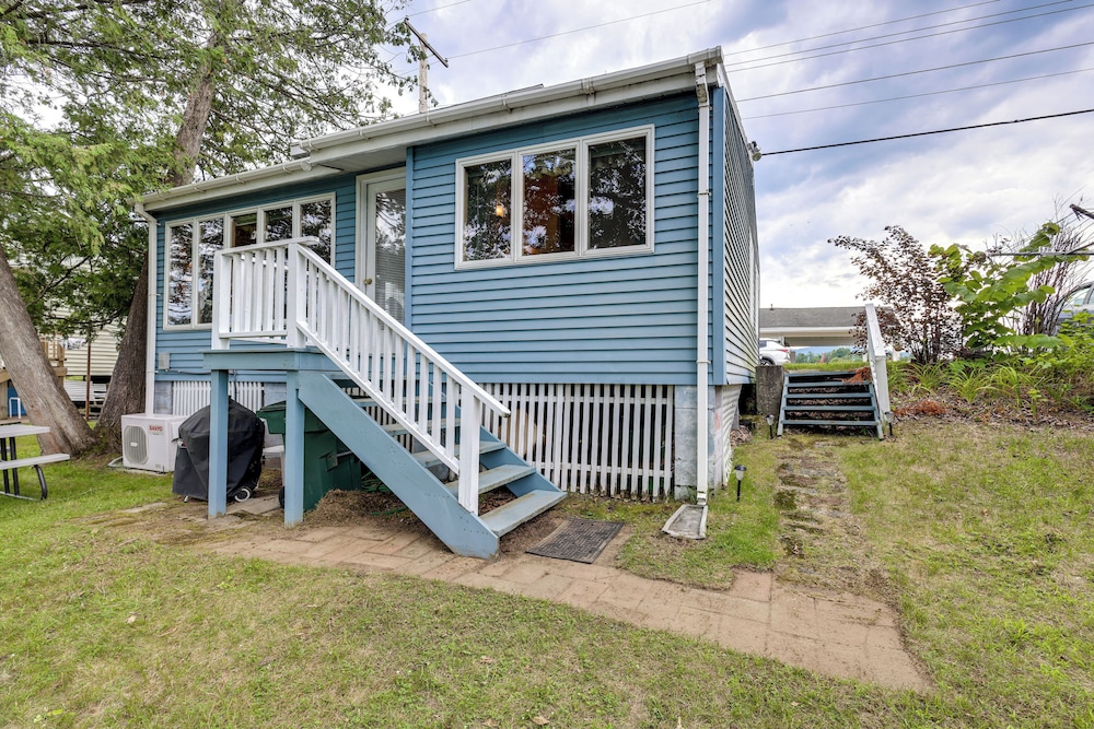 Waterfront Cottage on Lake George w/ 2 Docks!
