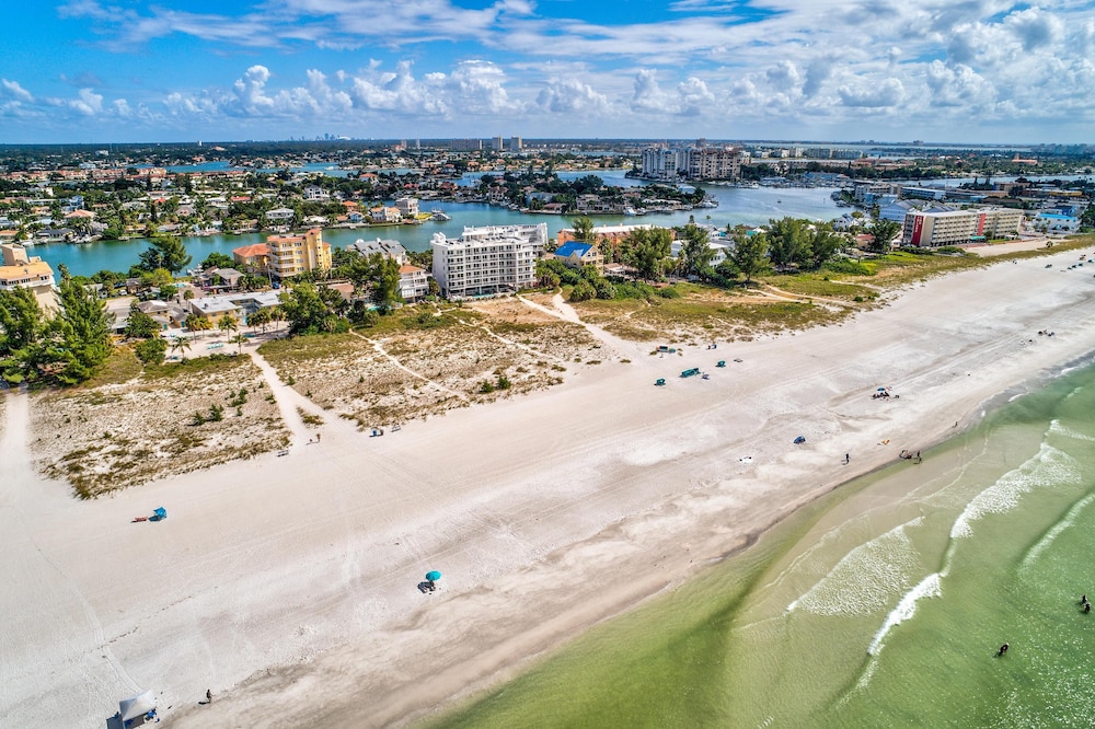 Oceana 301 East