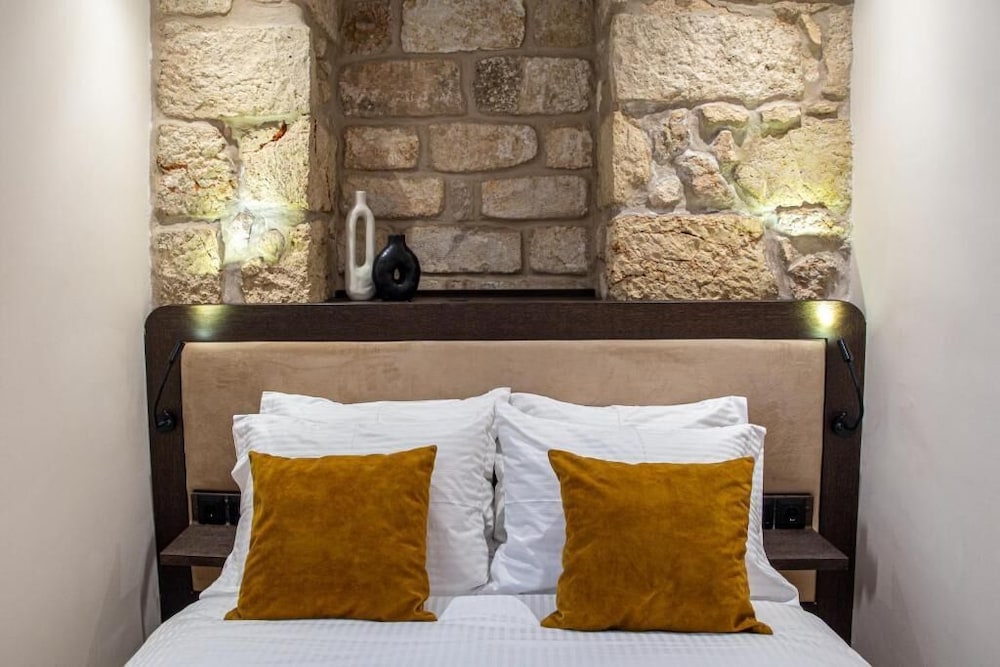 Epitome Suites