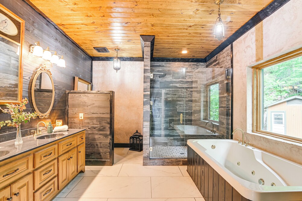 Upscale Getaway on Smith Lake w/ Boat Dock