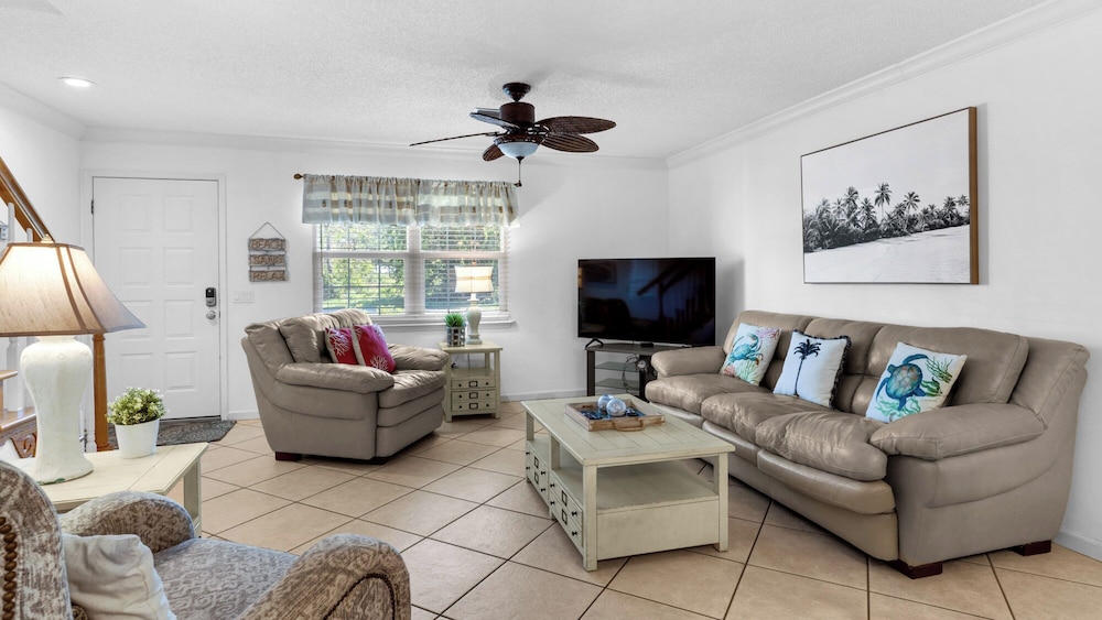 Beachside Retreat With Pools & Local Dining + Free Attraction Tickets!