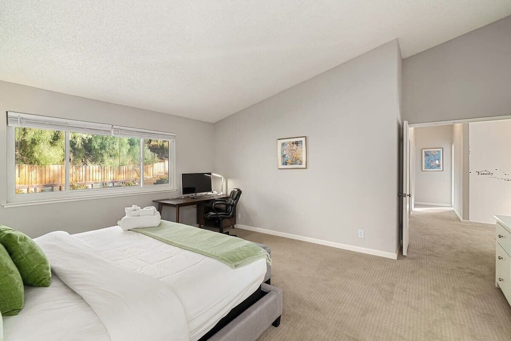 @ Marbella Lane - 4BR Siliconvalley Gempool House
