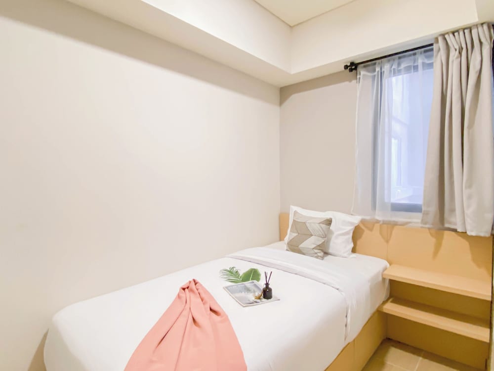 Spacious And Cozy 2Br With Extra Room At Meikarta Apartment