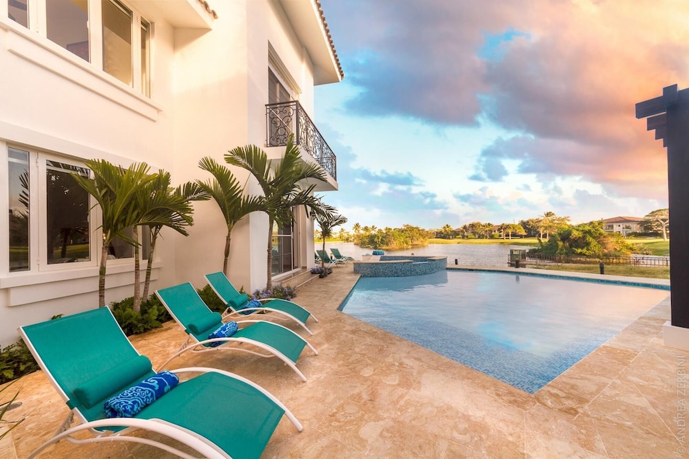 Huge Villa for Large Groups in Bavaro Cocotal - Up to 16 People With Pool Jacuzzi Chef Maid view 4