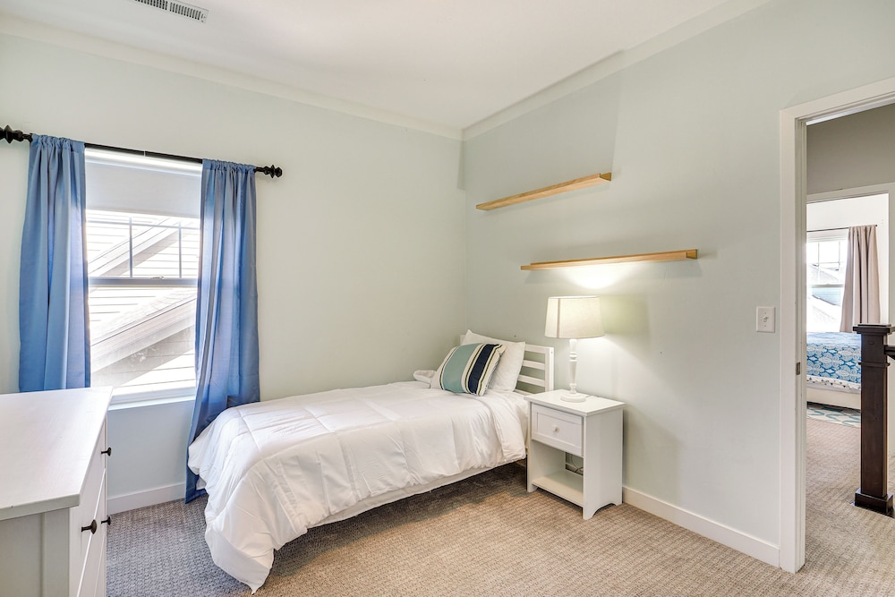 4 Mi to The District: Family Home w/ Tennis Access