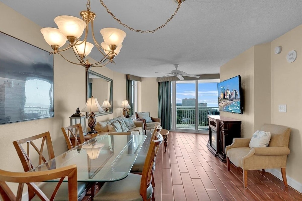 Horizon 701 3 Bedroom Condo