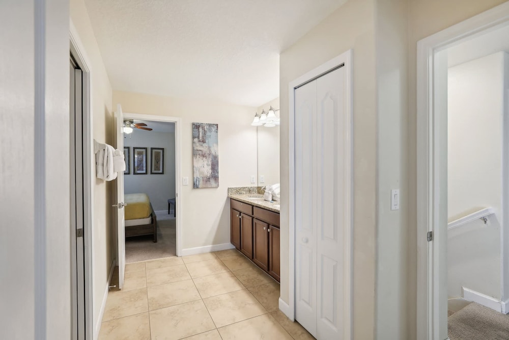Modern 8BR Home With Private Pool and hot tub