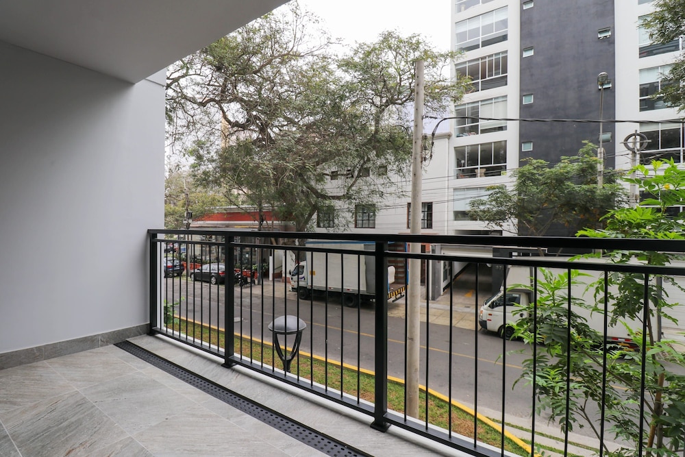 Cozy 2BR With Incredible Balcony in Miraflores