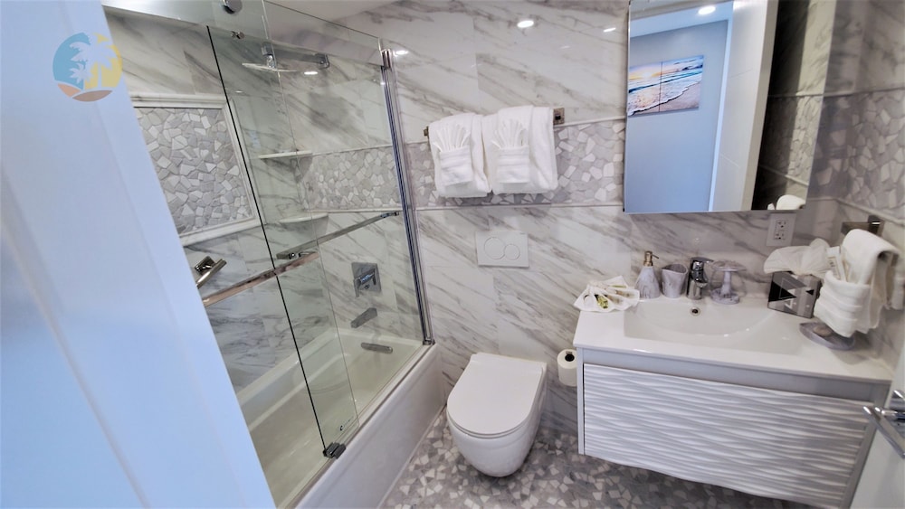Presidential Royale Direct Oceanfront Brand NEW Apartment - 1001