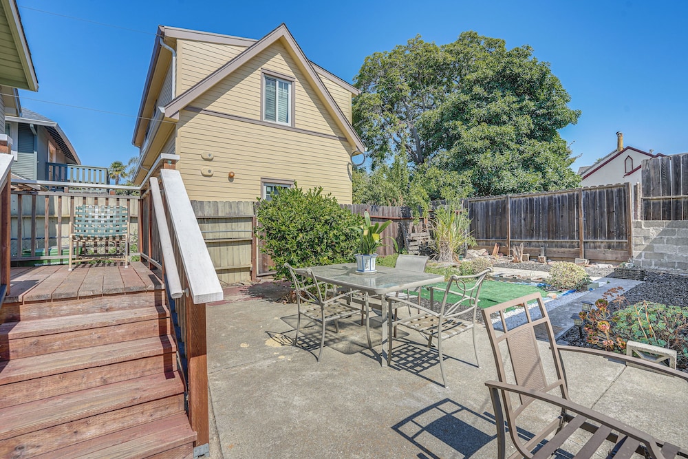 Walkable East Bay Home - 2 Mi to Bart Station