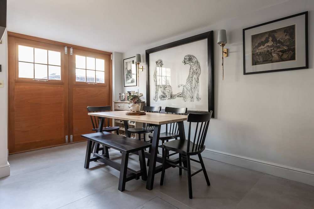 Royal Crescent Mews by Onefinestay