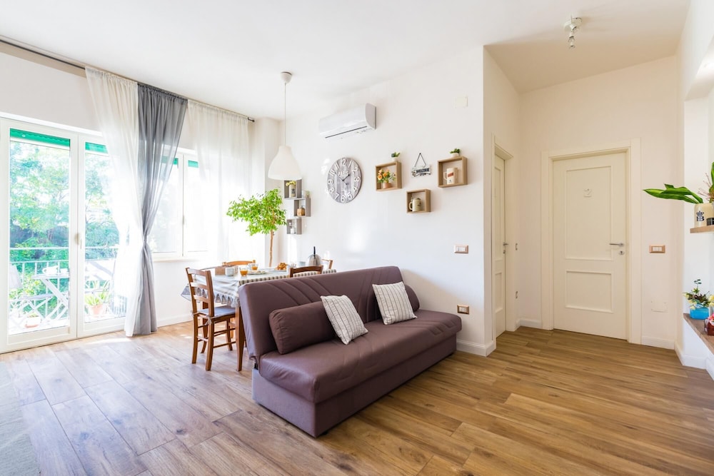 Bright Apartment With Private Parking Space