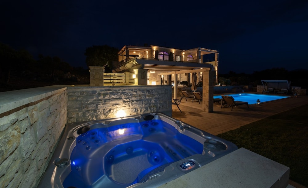 Villa Aurora Luxurius Living