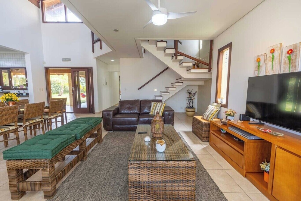 Casa com rea Gourmet e Quintal a 200 m da Praia