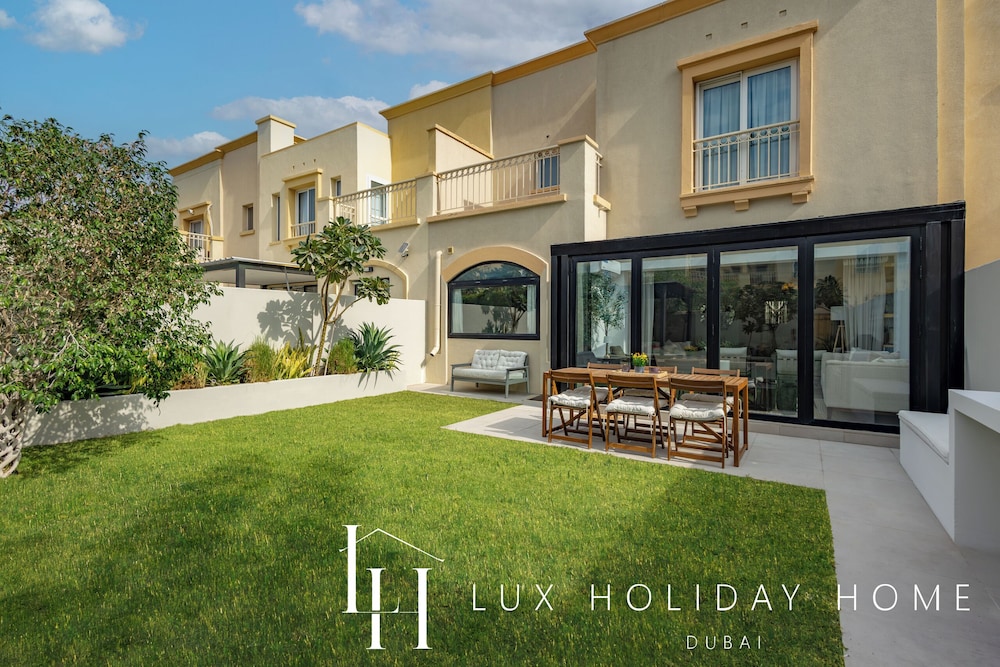LUX The Serene Springs Villa