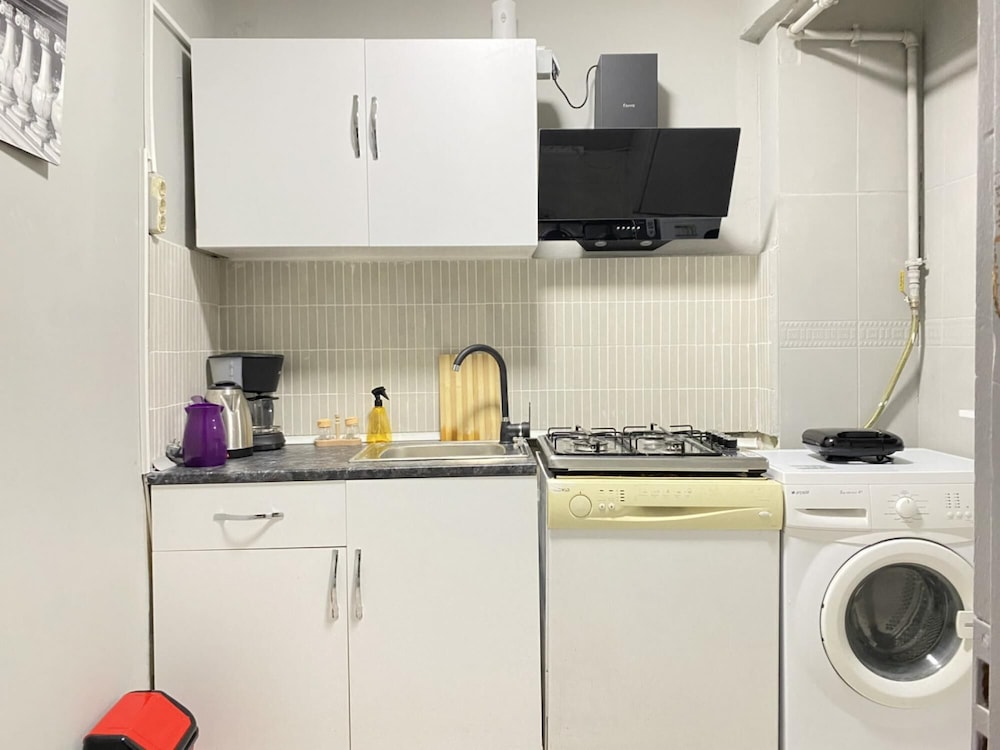 Charming Flat With Balcony in Sinanpasa Besiktas