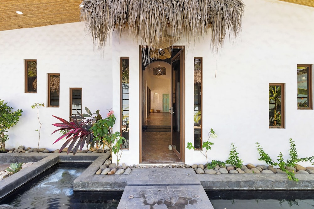 Luxury Retreat Villa private Pool & BBQ by SPCR