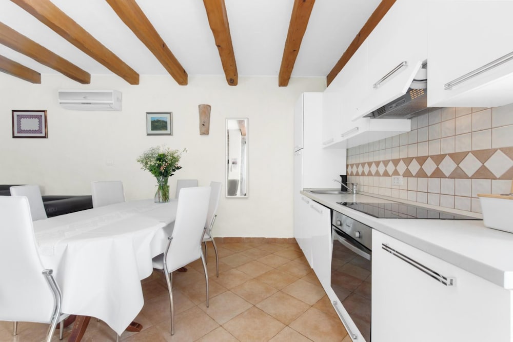 Holiday House with Pool Villa Ladybug