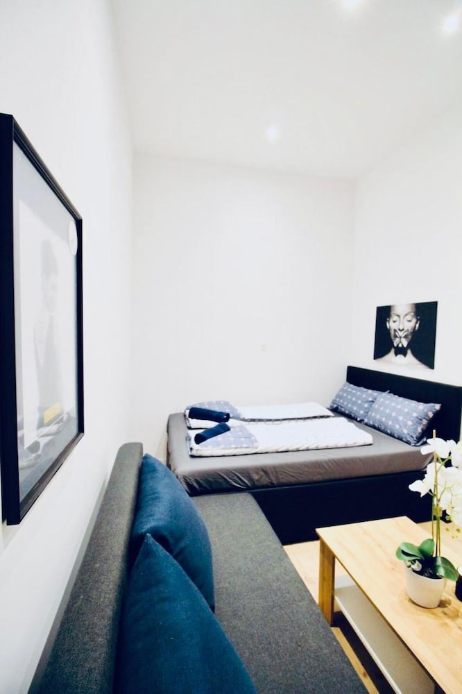 Cozy 5BR Apt 10min Walk to Augarten