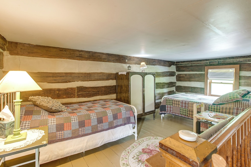 3 Mi to River: 11-acre Retreat in Rural Stockport