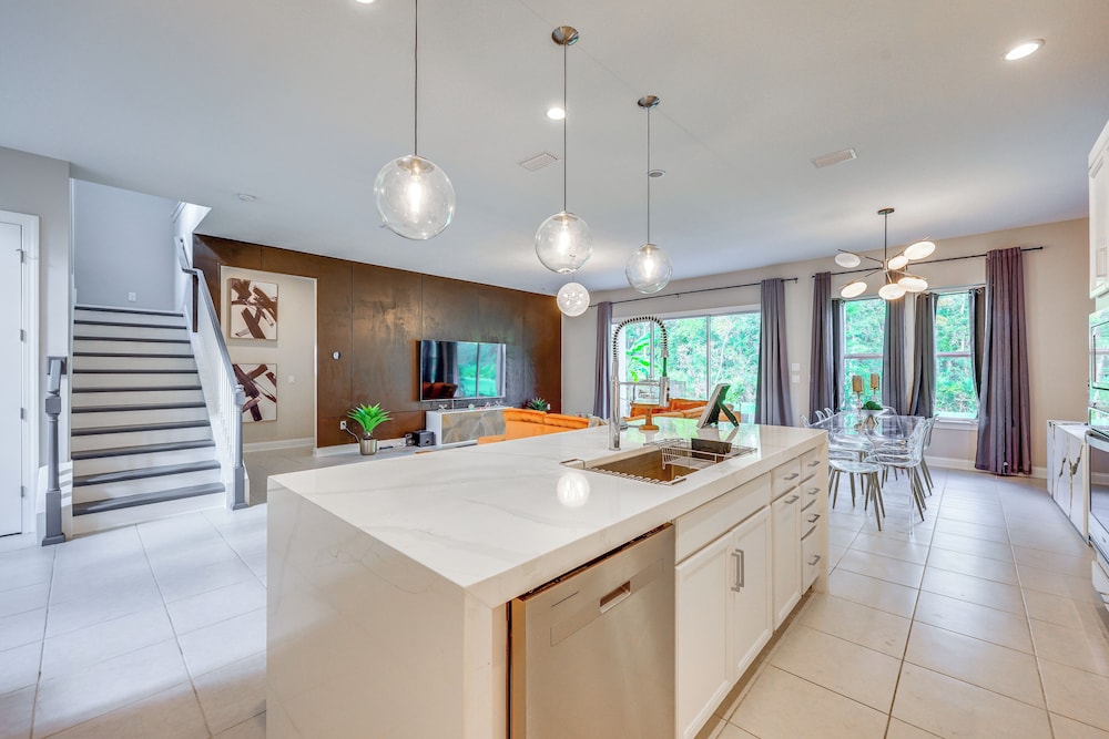 < 20 Mi to JAX Beach + Game Days: Upscale Retreat