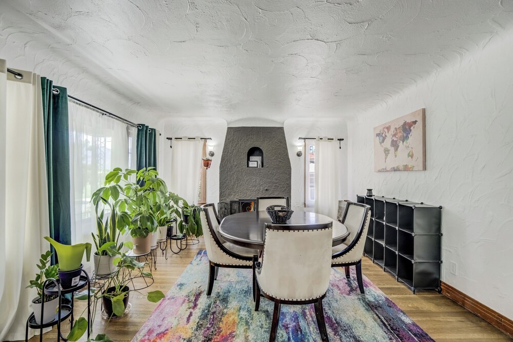1318 E Pikes Peak