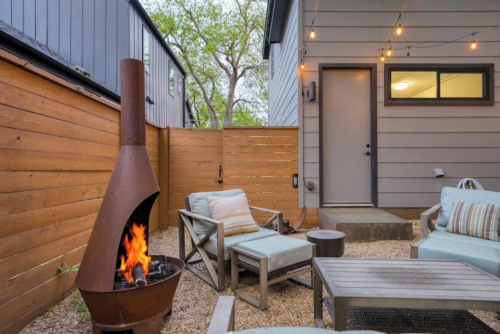 Private Pool, Firepit, Patio Steps to East Austin Dining, Music, Art, Murals
