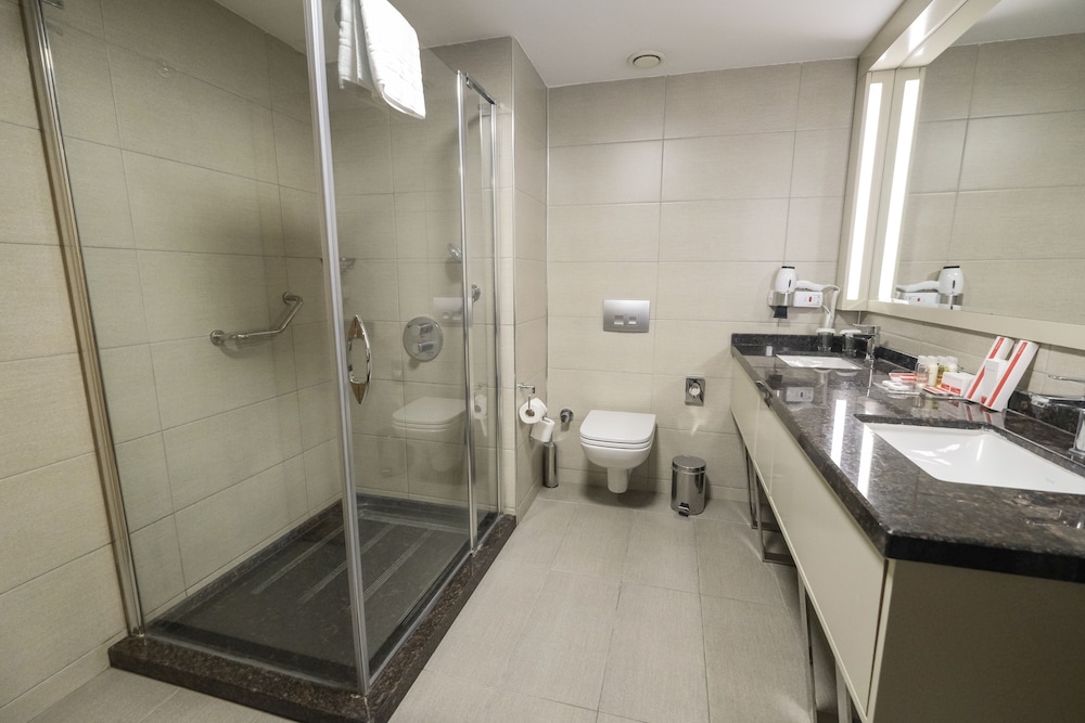 Ramada Plaza by Wyndham İzmir - Image 40