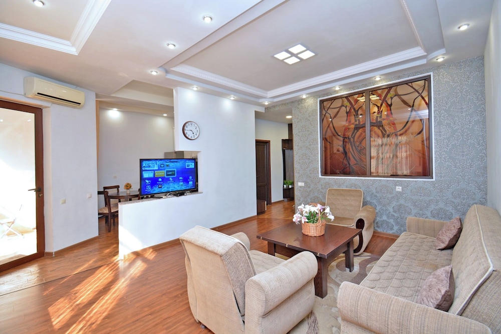 Apartment on Aram street