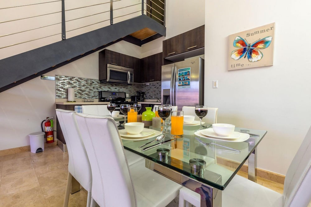 2BR Duplex Palmaruba Condos w Great Location