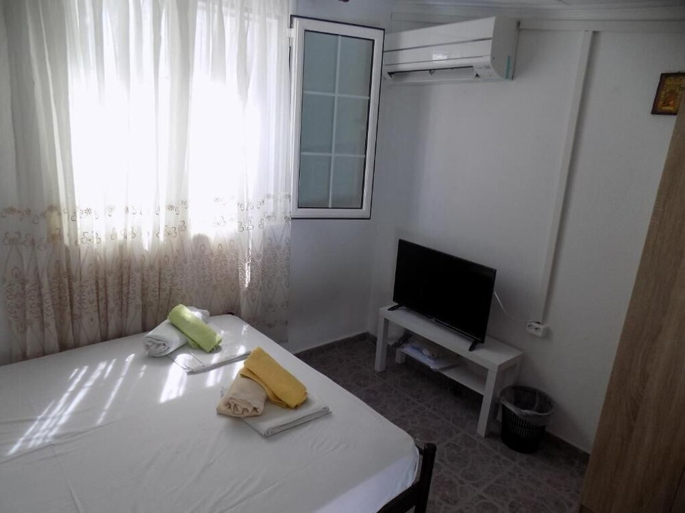 VS studios Economy Double Room