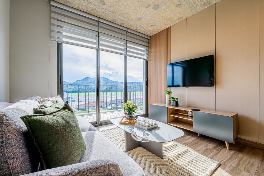 w Elegant 2BR Apartment in the Heart of Centriqo