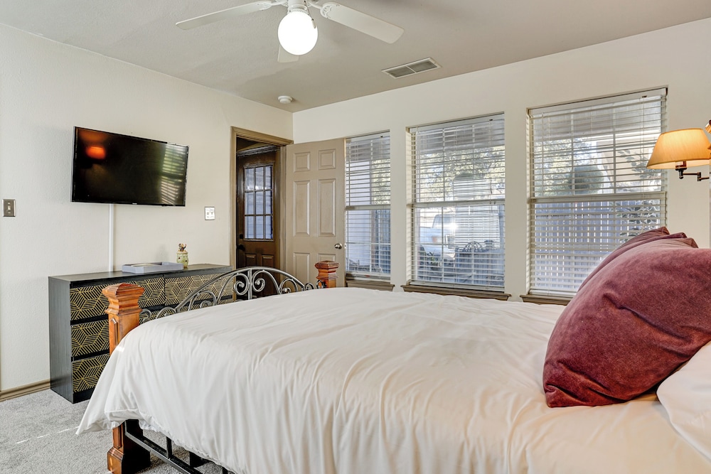Walk to Shops: Centrally Located Fort Worth Home