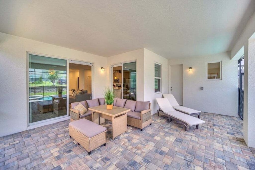 Movie Room, Pool, Theme Rooms Everything Included! 6 Bedroom Villa
