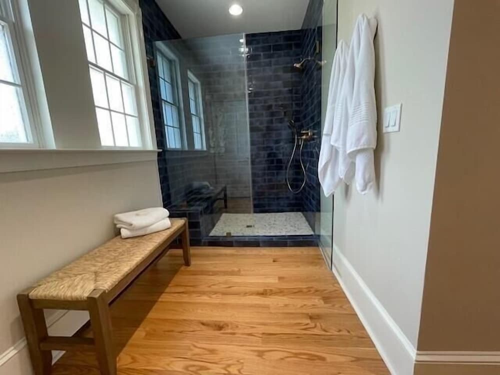 Hall Avenue 33