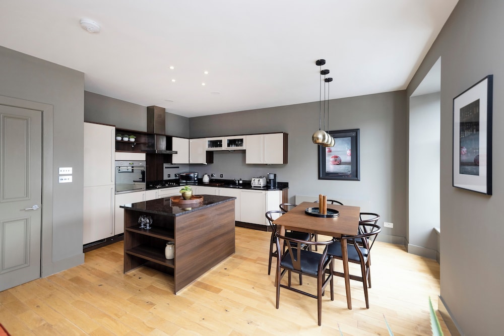 Stylish 2-bed flat in New Town