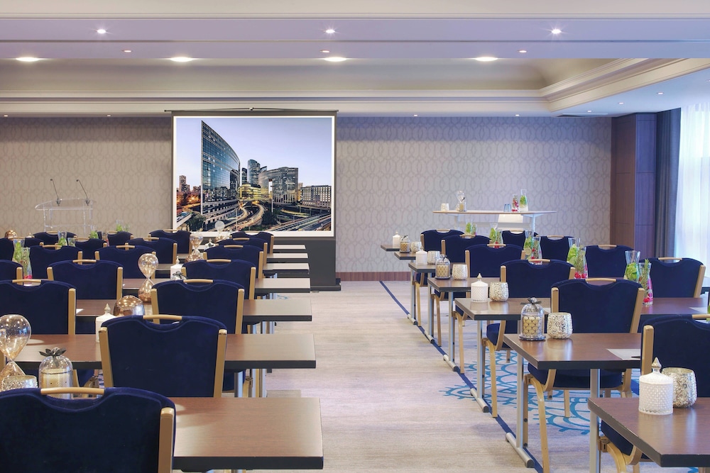 Puteaux Vacations - Renaissance Paris La Defense Hotel - Property Image 12