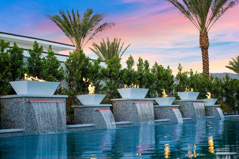 Sleeps 20 Spacious Retreat Pool & Hot Tub Retreat Bravo Villa #4 by Avantstay