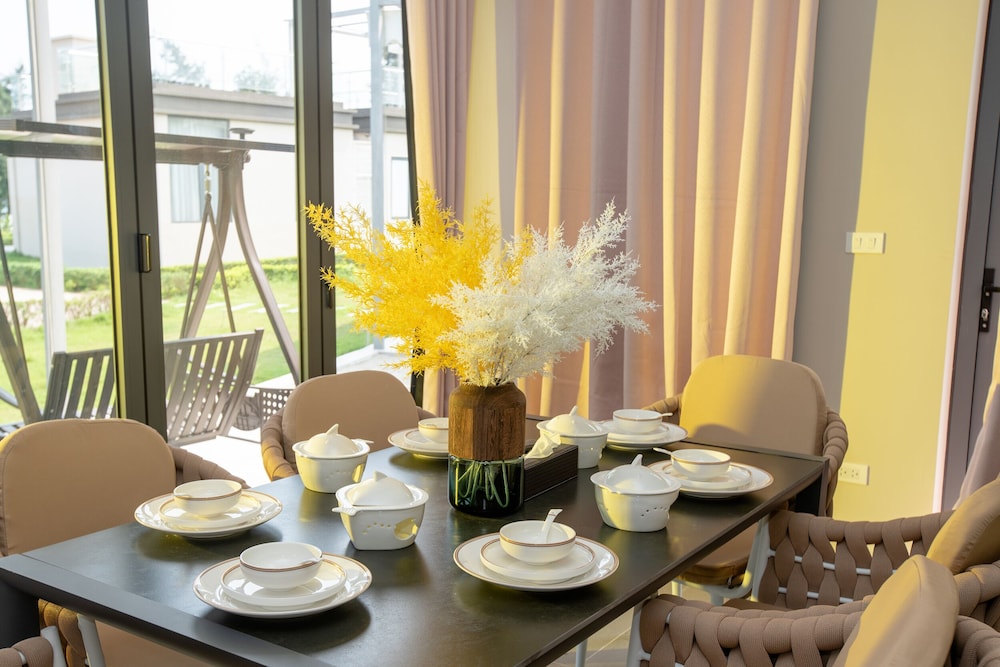 Solar LuxStay Villa - Long Beach